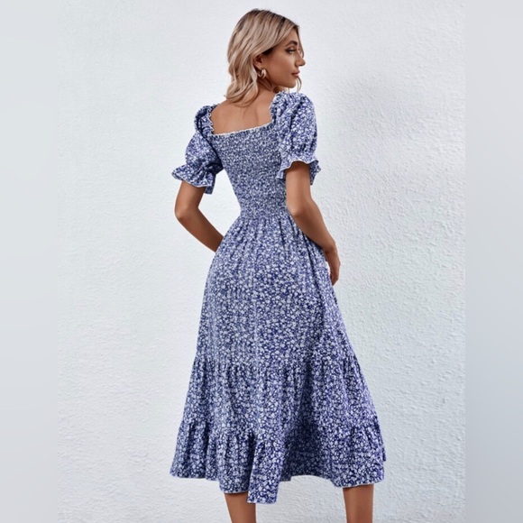 🌻NWOT SHEIN VCAY Square Neck Shirred Ditsy Floral Dress - Picture 3 of 6